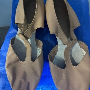 Chic Tan Women's Flats